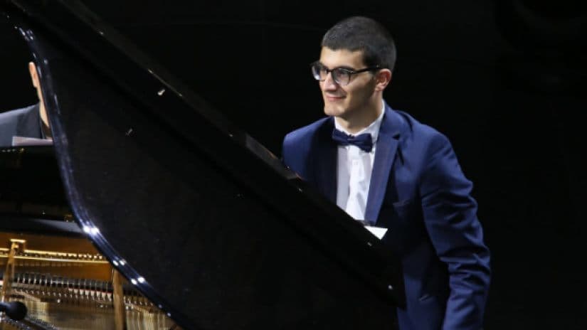 Frontnews image description