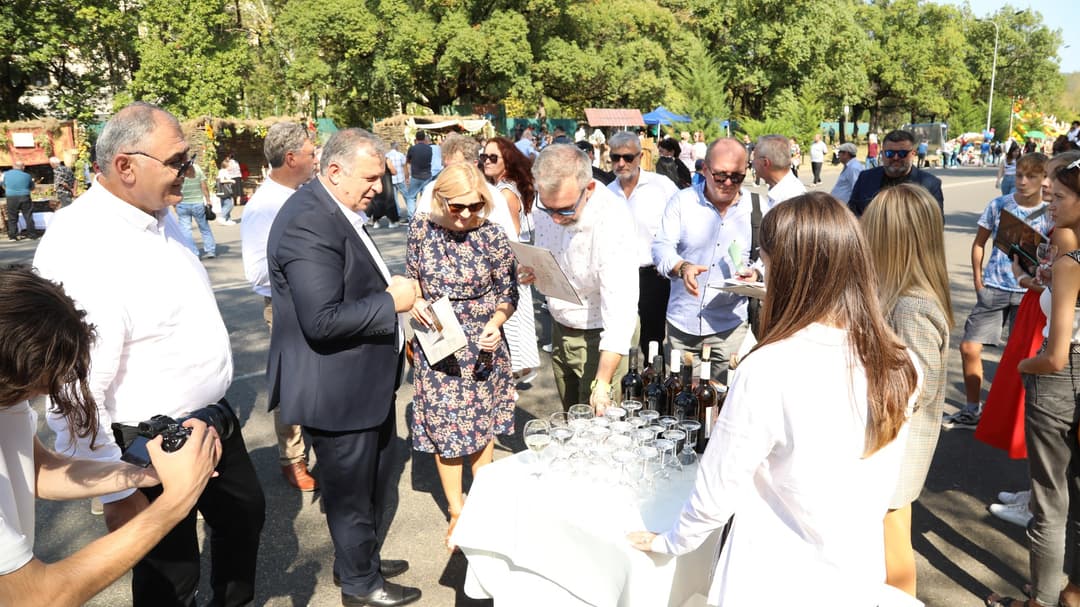 წყალტუბოში ტრადიციული სახალხო დღესასწაული “შემოდგომის წყალტუბო” მეათედ აღინიშნა