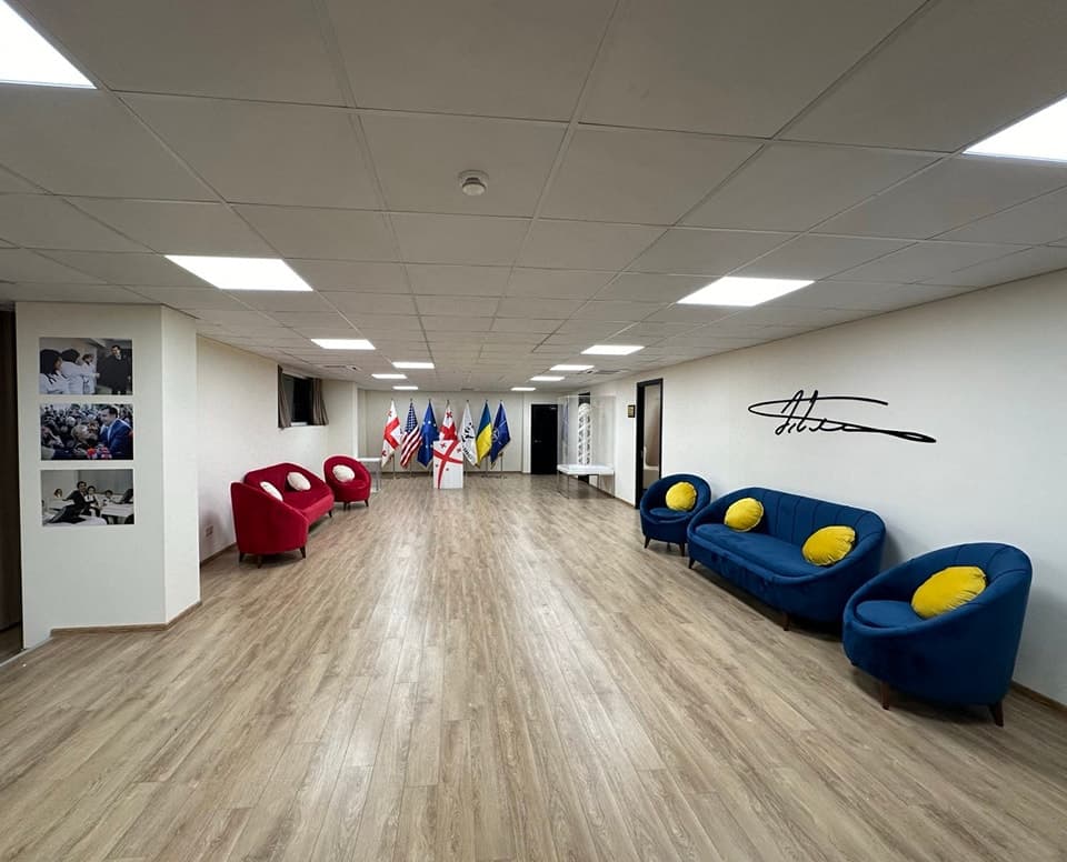 Frontnews image description