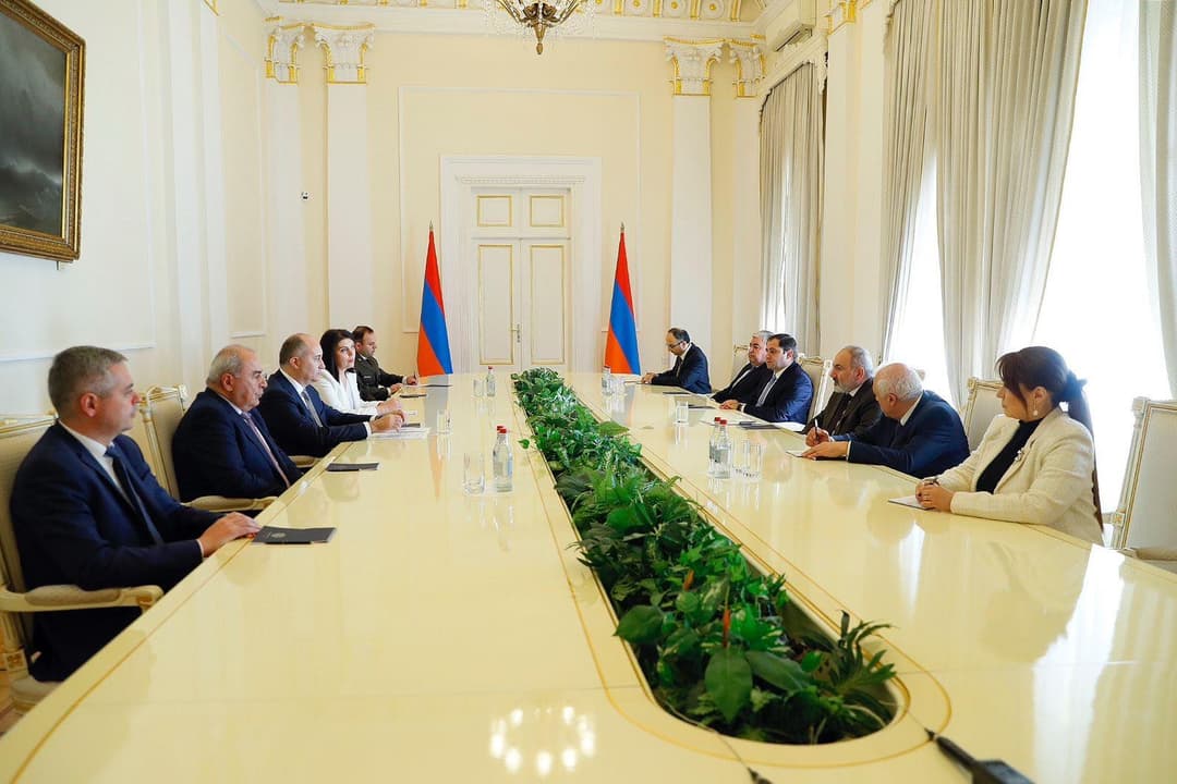 ჯუანშერ ბურჭულაძე სომხეთის პრემიერ-მინისტრს შეხვდა