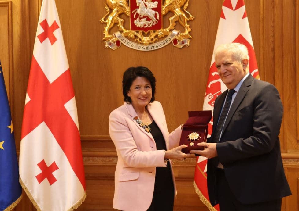 Frontnews image description