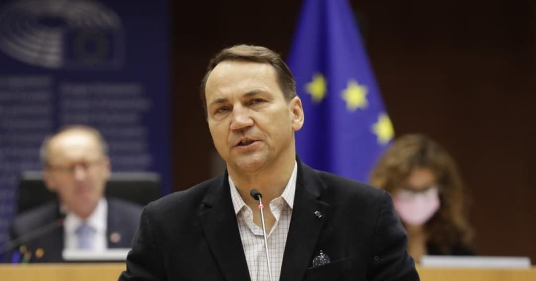 სიკორსკი – უკრაინაზე რუსეთის თავდასხმას პუტინისთვის გასაგებ ენაზე უნდა ვუპასუხოთ