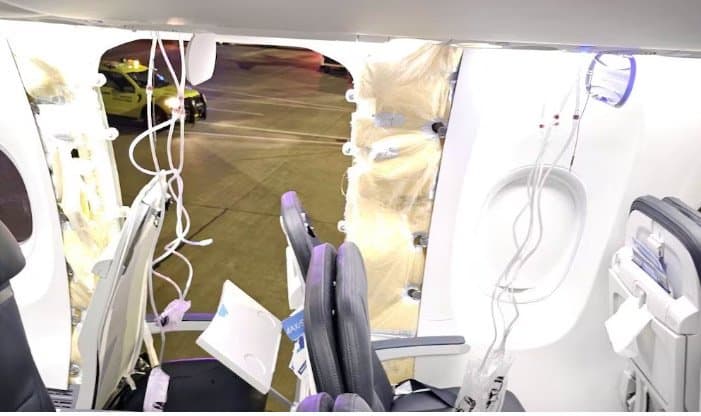 “ალასკის ავიახაზების” სამგზავრო თვითმფრინავს რეისის შესრულების დროს კორპუსის ნაწილი და ფანჯარა მოსძვრა