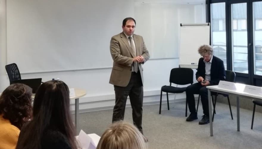 Frontnews image description