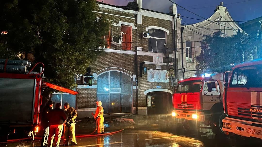 ოკუპირებულ სოხუმში აფხაზ ხელოვანთა ოქროს ფონდი დაიწვა