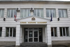 მოზარდის გაუპატიურებაში ბრალდებულს სასამართლომ აღკვეთის ღონისძიების სახით პატიმრობა შეუფარდა