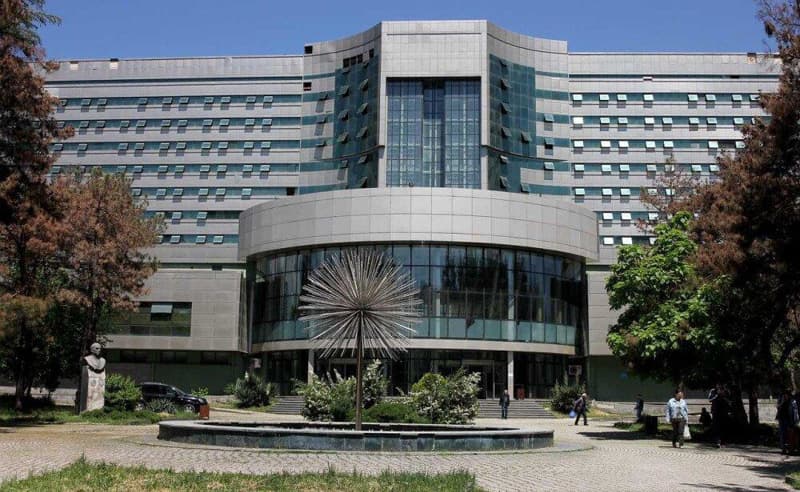 რესპუბლიკური საავადმყოფოს 200-მდე თანამშრომელი სასამართლოს სარჩელით მიმართავს