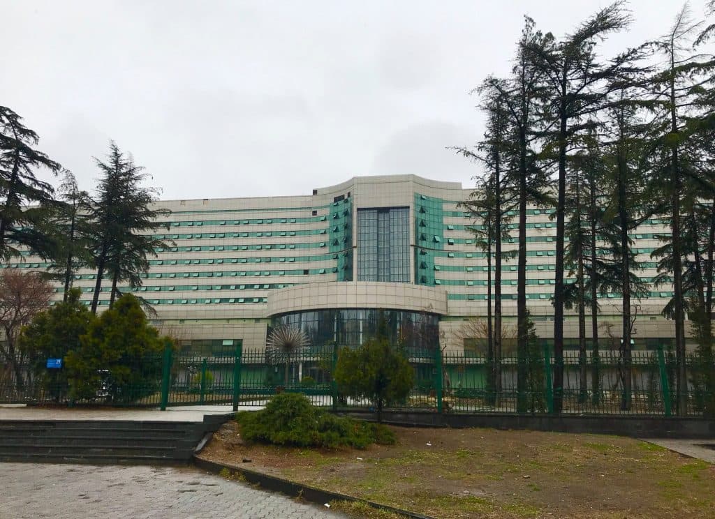 Republican Hospital staff continue protests