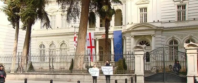 Frontnews image description