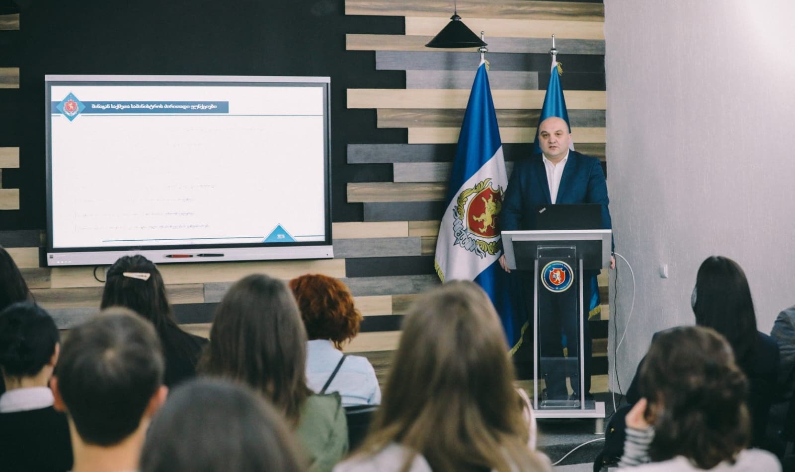 Frontnews image description