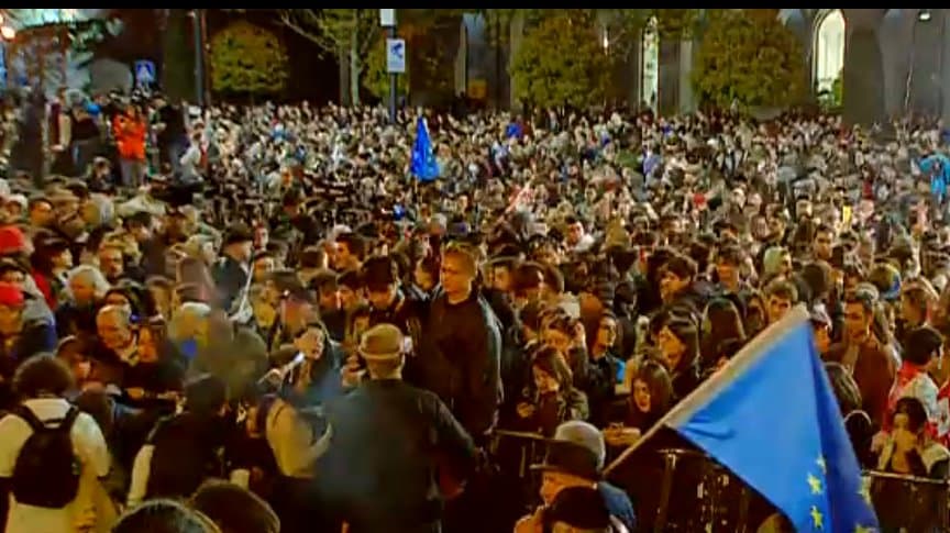 “არა რუსეთს, კი – ევროპას” – პარლამენტთან აქცია მიმდინარეობს