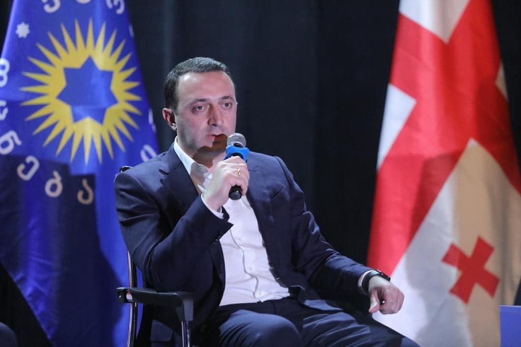 ირაკლი ღარიბაშვილი – კაცი თვითონ შიმშილობს თუ დიეტაზეა, ეს კიდევ ცალკე საკითხია, ამაზე დამატებით გავაკეთებ განმარტებას, ჯერ არ მინდა, თვითონ იზიანებს თავს და ჩვენ გვადებენ ვალს