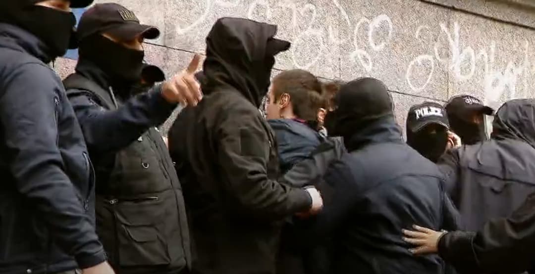 პარლამენტის მიმდებარე ტერიტორიაზე საპროტესტო აქცია გრძელდება