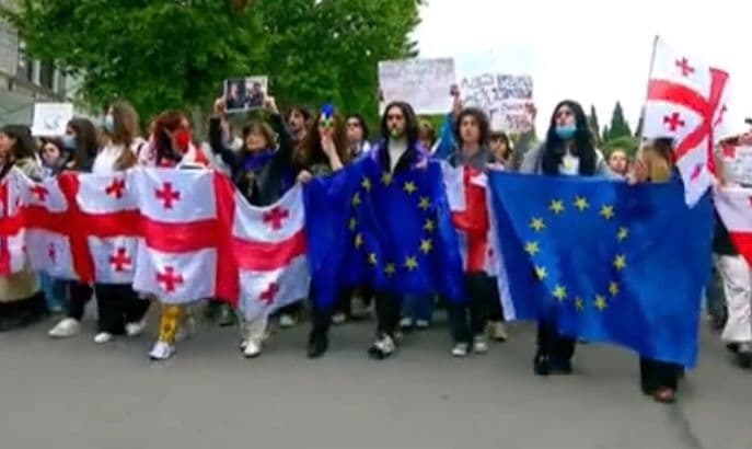 სტუდენტები მსვლელობას მართავენ