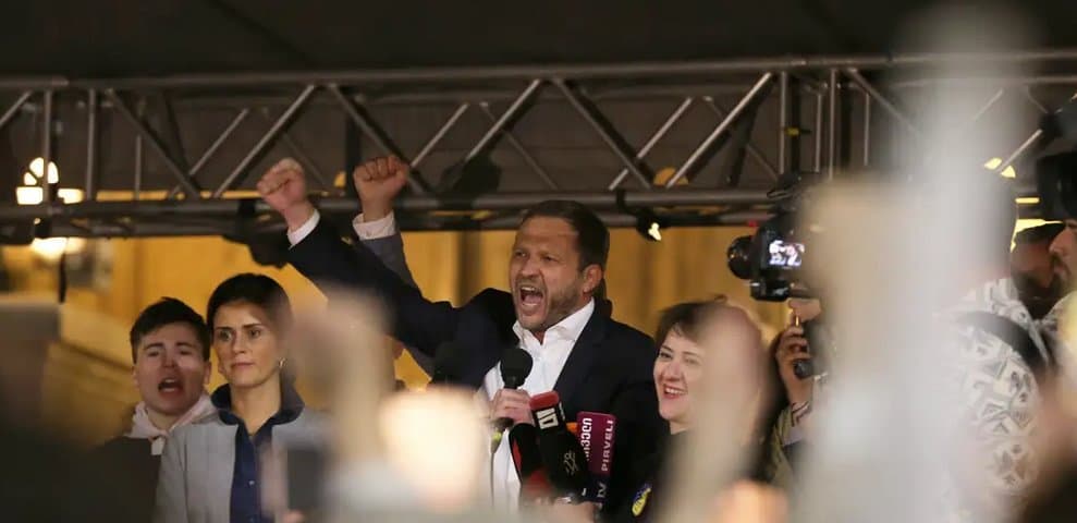 Frontnews image description