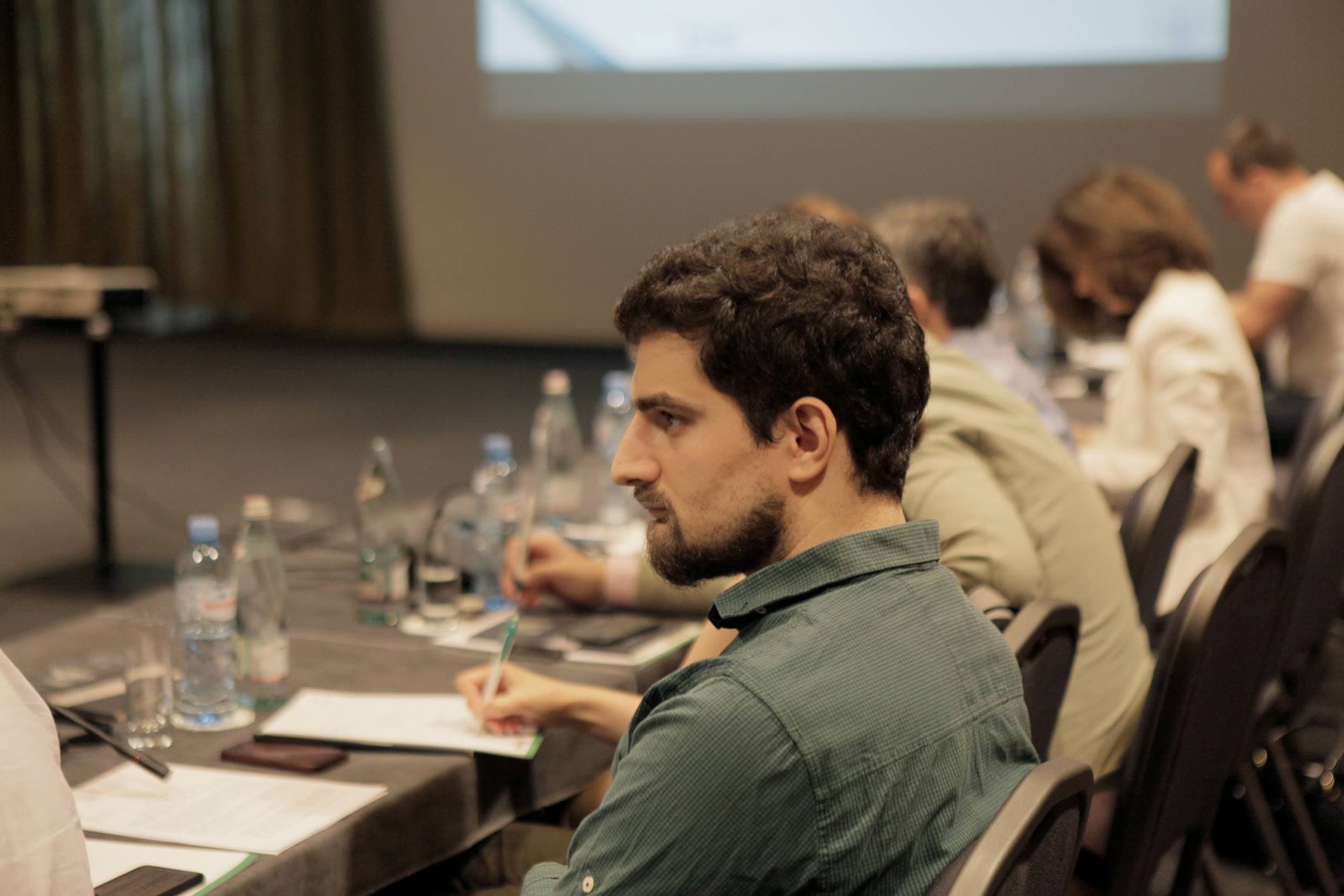 Frontnews image description