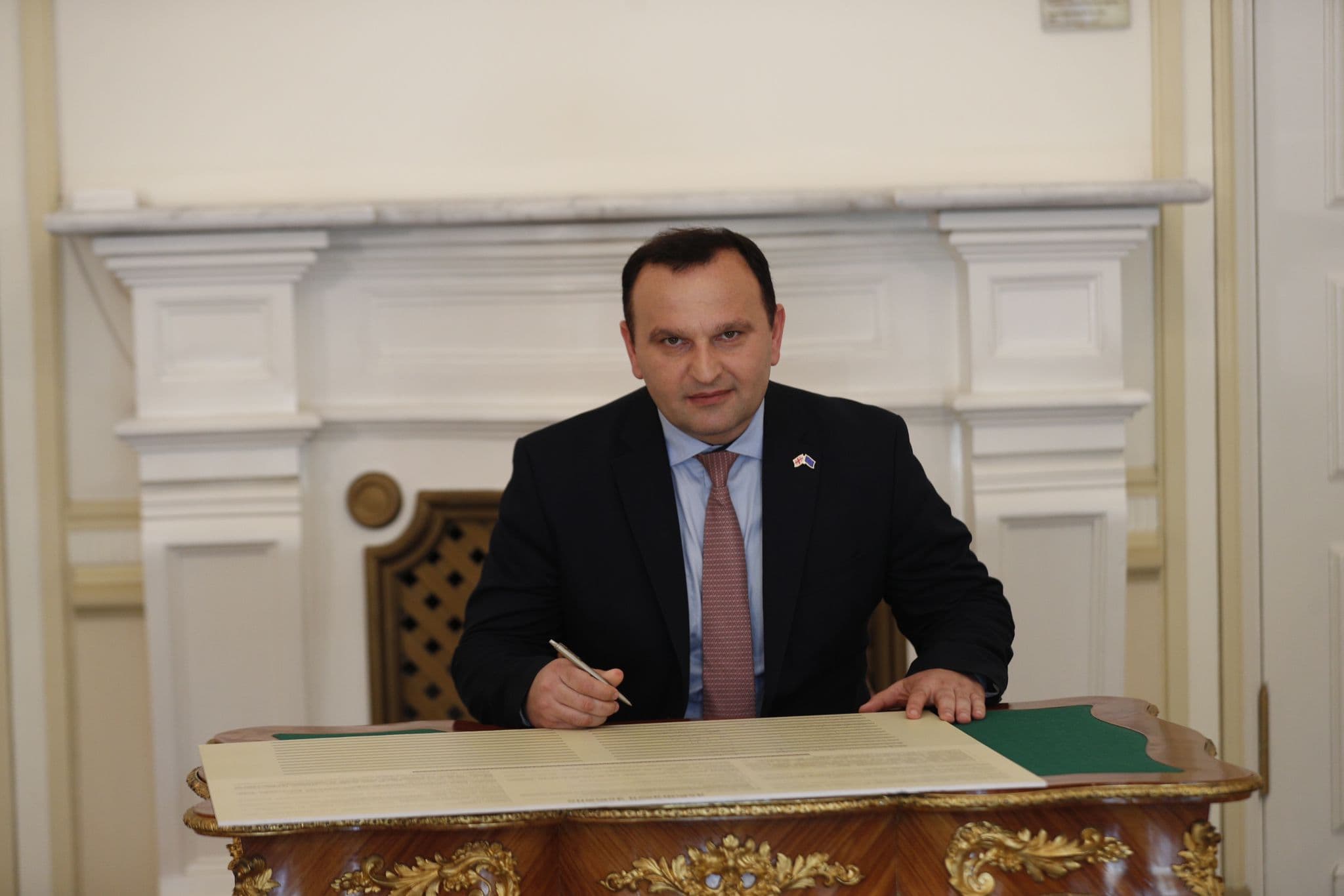 Frontnews image description