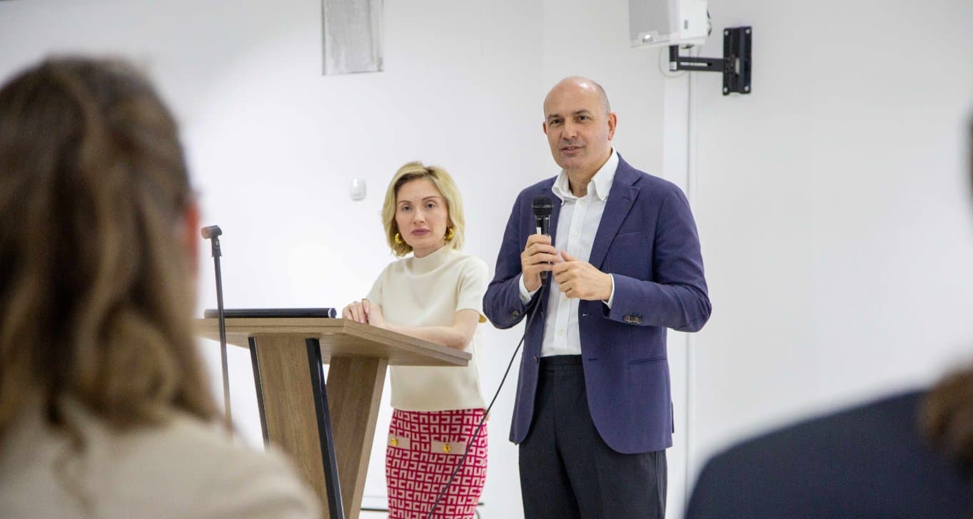 Frontnews image description