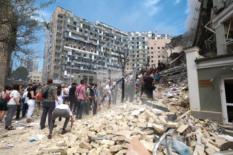 კიევში რუსების დაბომბვის შედეგად 22 ადამიანი დაიღუპა, მათ შორის ორი ბავშვია, დაშავებულია 82