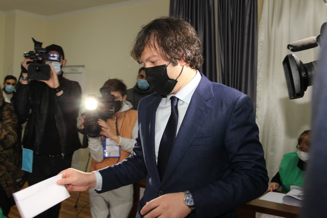 ირაკლი კობახიძე – ერთ მხარეს არის პარტია, რომელიც ხალხს ჰპირდება არეულობას, ქაოსს, მეორე მხარეს პარტია, რომელიც ხალხს ჰპირდება მშვიდობას და განვითარებას