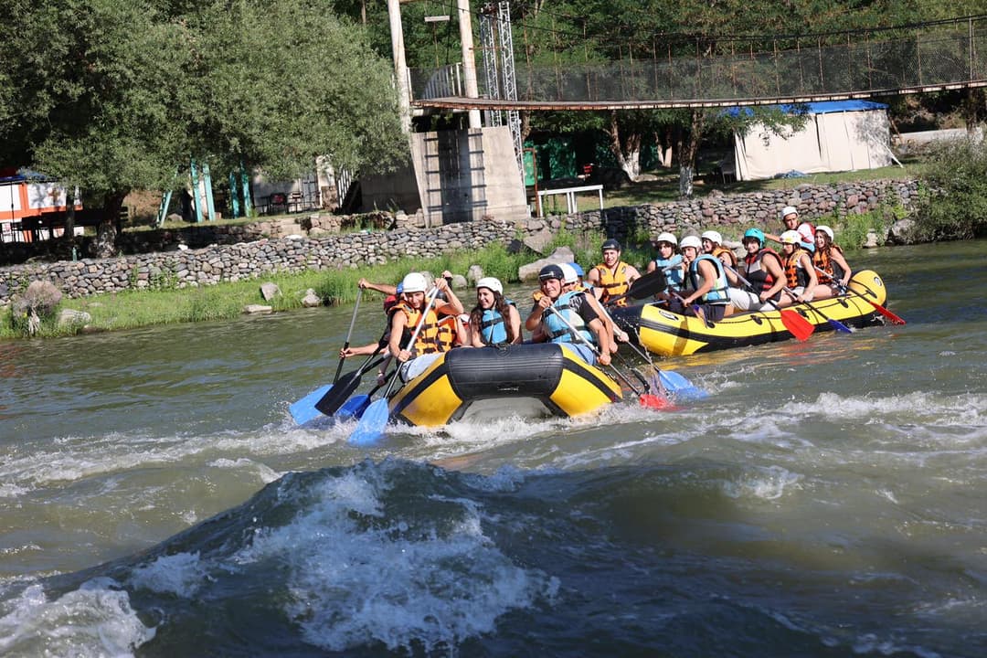 ბორჯომში დამამთავრებელი კლასის მოსწავლეებისთვის ახალგაზრდული ბანაკი ოფიციალურად გაიხსნა