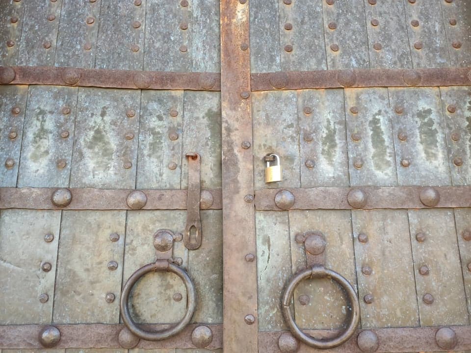 გელათის ღვთისმშობლის სახელობის ტაძარი რამდენიმე დღეა, კვლავ დაკეტილია