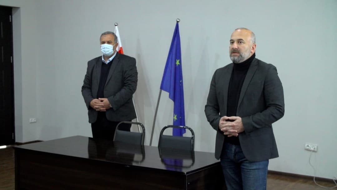 ზვიად შალამბერიძემ წყალტუბოს ახალი მერი თანამშრომლებს წარუდგინა
