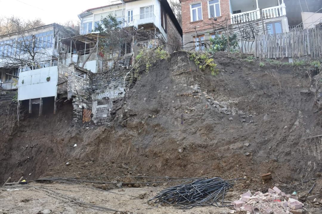 ბორჯომში, თორის ქუჩაზე საყრდენი კედლის რეაბილიტაცია დაიწყო