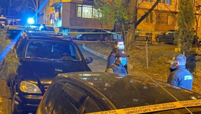 15 წლის მოზარდის მკვლელობის ბრალდებით დაკავებული ბრალს არ აღიარებს და დუმილის უფლებას იყენებს