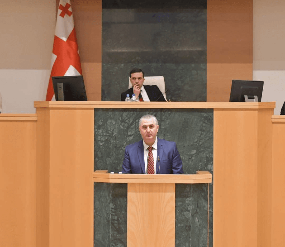 დღევანდელ სხდომას, სადაც ფინანსთა მინისტრს მოუსმინეს, მთელი დღის განმავლობაში ოპოზიციონერი ვიცე-სპიკერი ლევან იოსელიანი უძღვებოდა