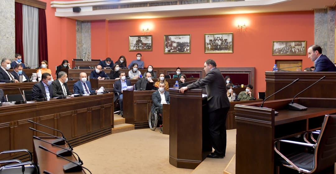 იურიდიულ საკითხთა კომიტეტმა დაჩქარებული წესით განსახილველ საკითხებზე იმსჯელა