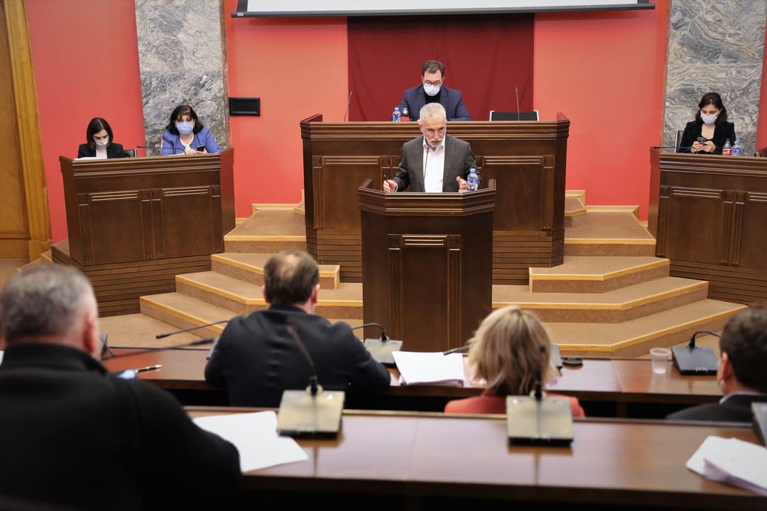 კახა ბექაური – მედიის მიმართ 3 წლის განმავლობაში გამოყენებული ჯარიმების მინიმალური რაოდენობა ადასტურებს, რომ კომუნიკაციების კომისია არ სჯის მედიას, პირიქით