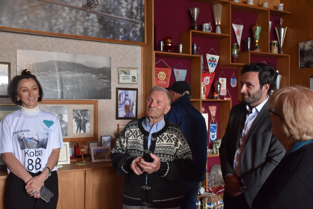 ლეგენდარულმა სპორტსმენმა კობა წაქაძე 88 წლის იუბილესთან დაკავშირებით სტუმრებს სახლ-მუზეუმში უმასპინძლა