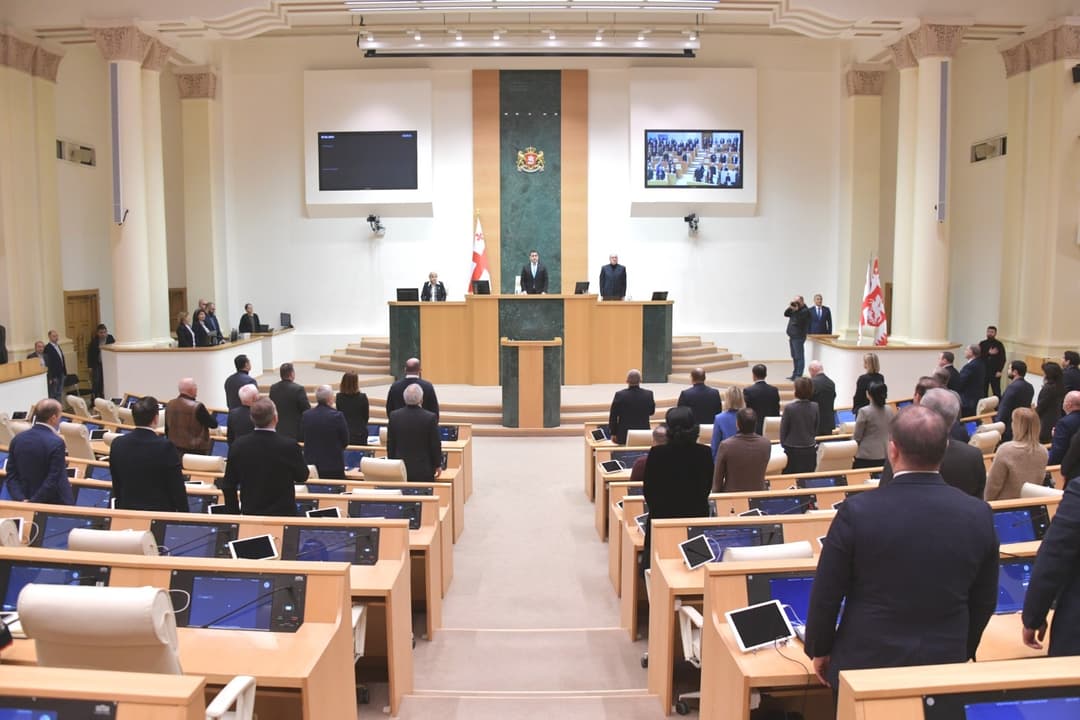 პარლამენტმა თურქეთის რესპუბლიკაში მიწისძვრით დაღუპულთა ხსოვნას პატივი მიაგო