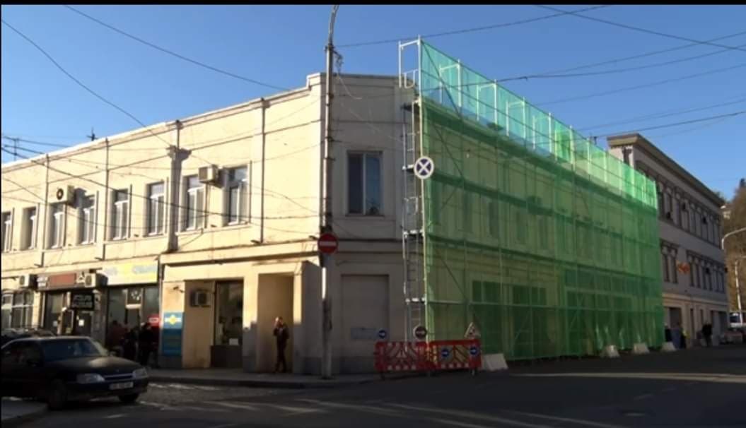 ქუთაისში, ფალიაშვილის ქუჩაზე შენობების ფასადების რეაბილიტაცია მიმდინარეობს