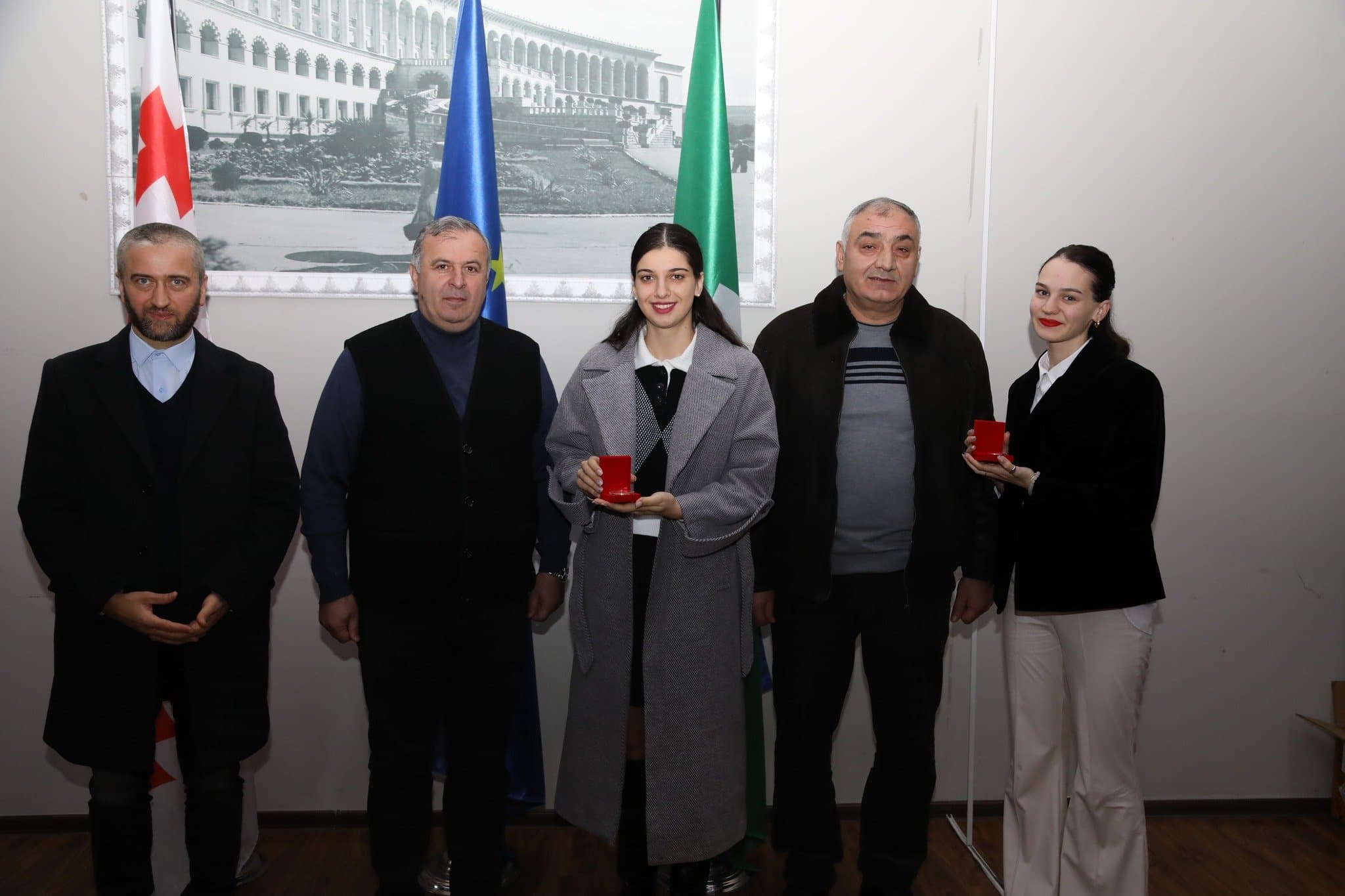 Frontnews image description