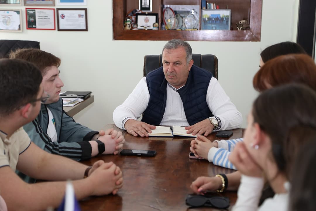 წყალტუბოს მუნიციპალიტეტის მერი ახალგაზრდების საინიციატივო ჯგუფის წარმომადგენლებს შეხვდა