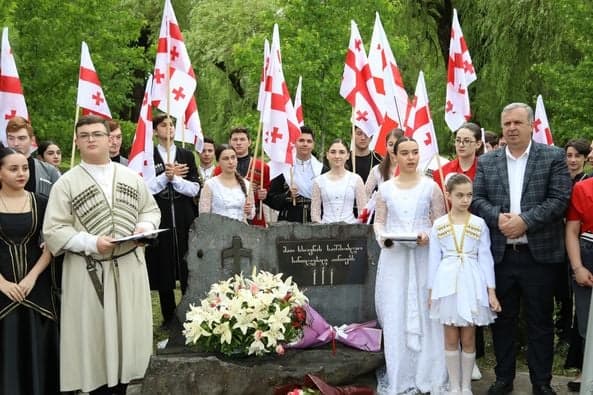 საქართველოს დამოუკიდებლობის დღე წყალტუბოში საზეიმო ღონისძიებებით აღინიშნა