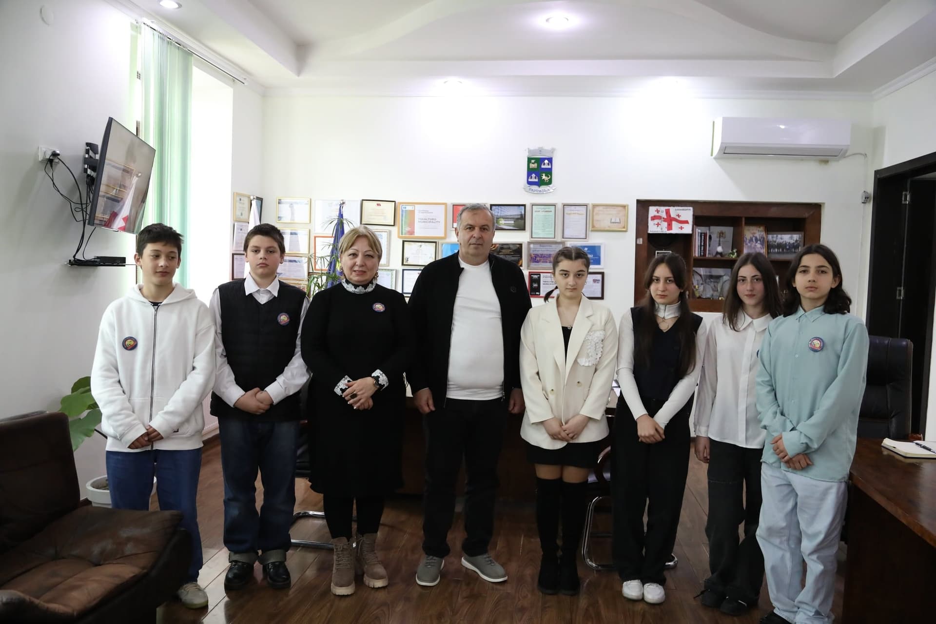 Frontnews image description