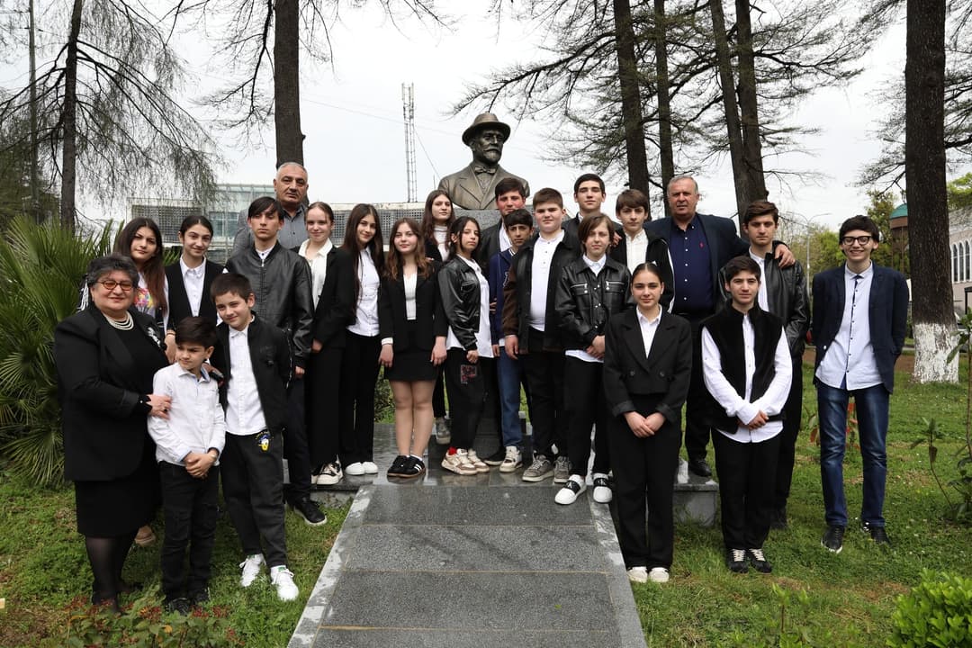 წყალტუბოს ცენტრალურ პარკში მელიტონ ბალანჩივაძის ბიუსტი დაიდგა