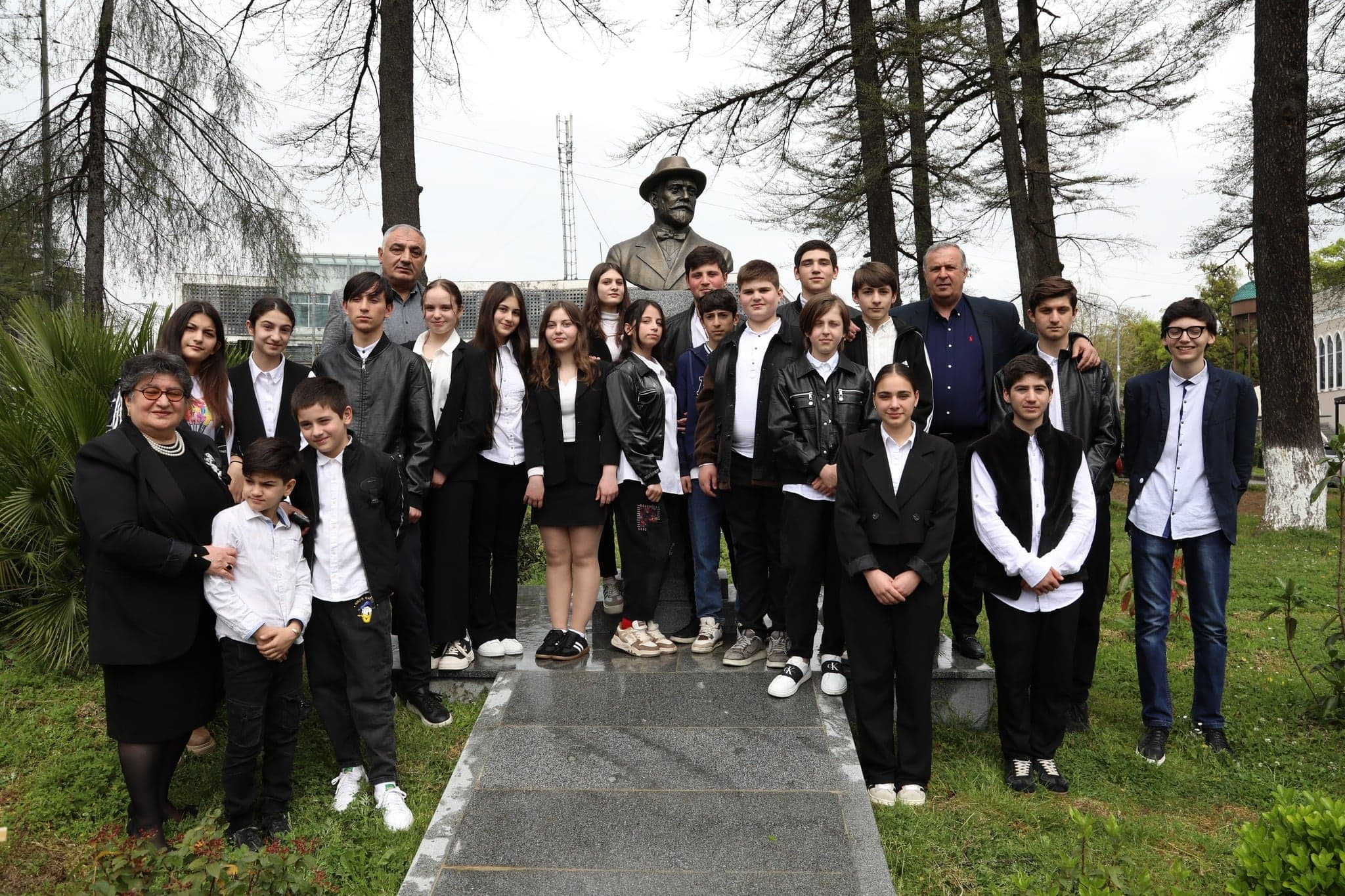 Frontnews image description