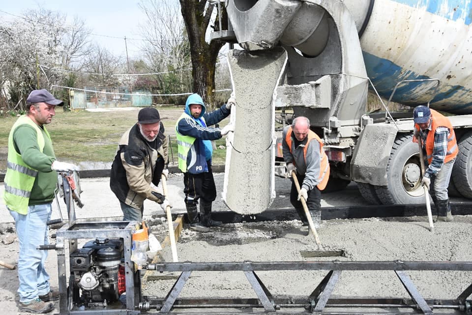 წყალტუბოს მუნიციპალიტეტში საგზაო ინფრასტრუქტურის მოწესრიგების სამუშაოები აქტიურად მიმდინარეობს