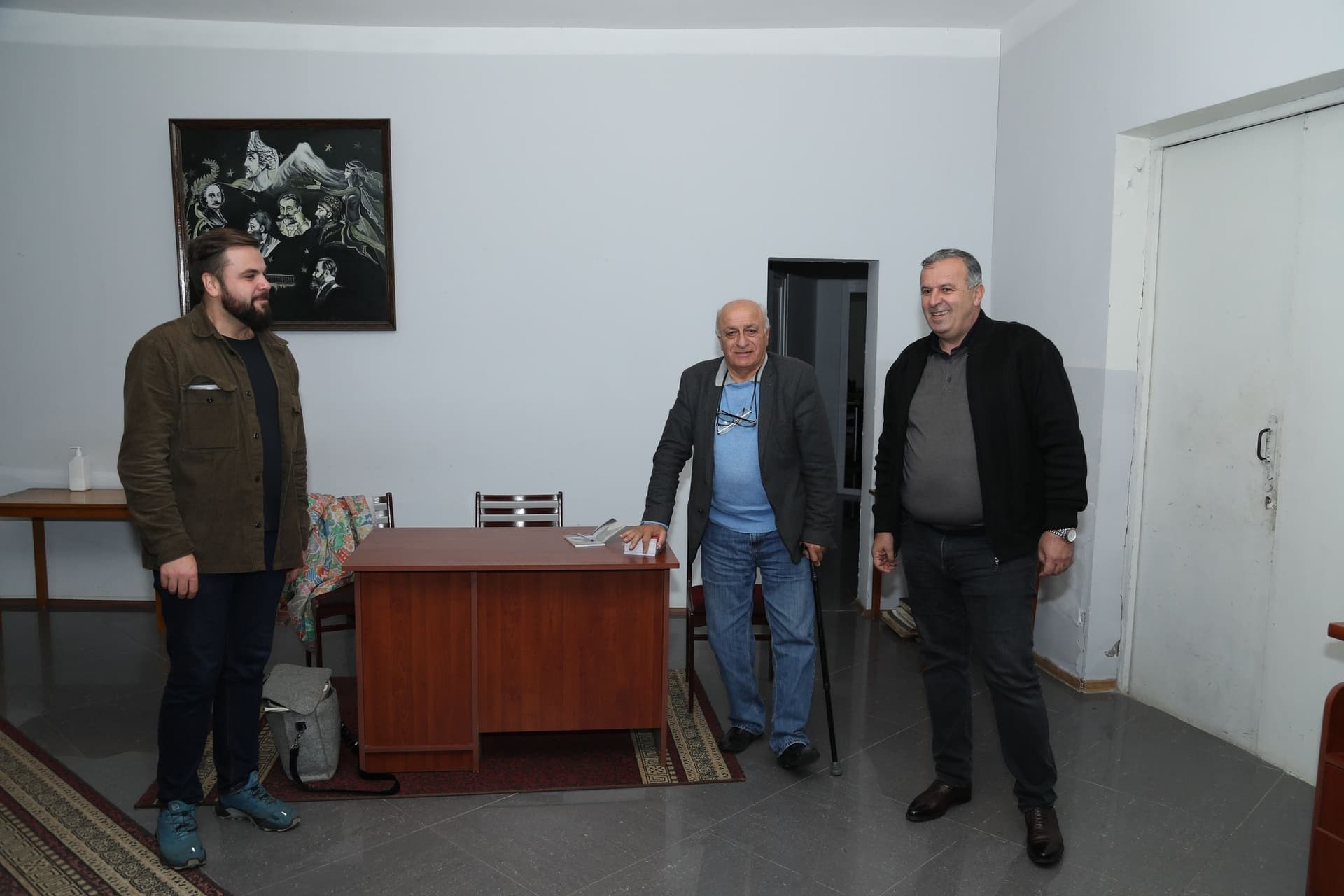 Frontnews image description