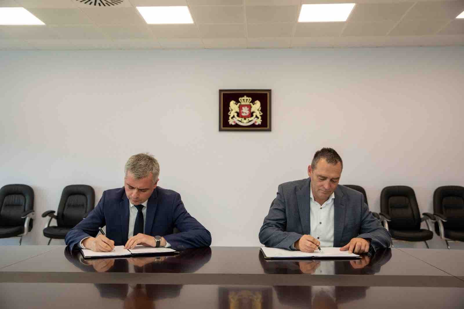 Frontnews image description