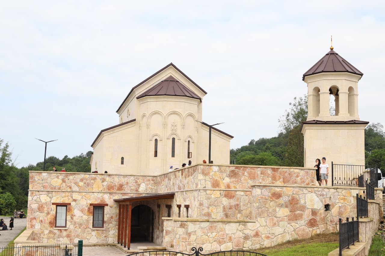 Frontnews image description