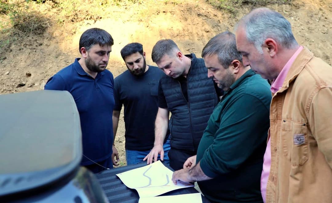 ონის მუნიციპალიტეტში, სოფელ წოლაში ახალი საგზაო ინფრასტრუქტურის მოწყობის სამუშაოები მიმდინარეობს