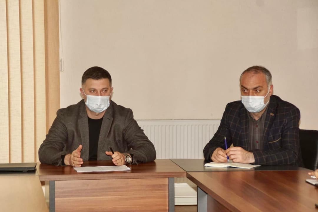 ონის მუნიციპალიტეტის მერმა პირველადი სტრუქტურული ერთეულის ხელმძღვანელ პირებთან სამუშაო შეხვედრა გამართა