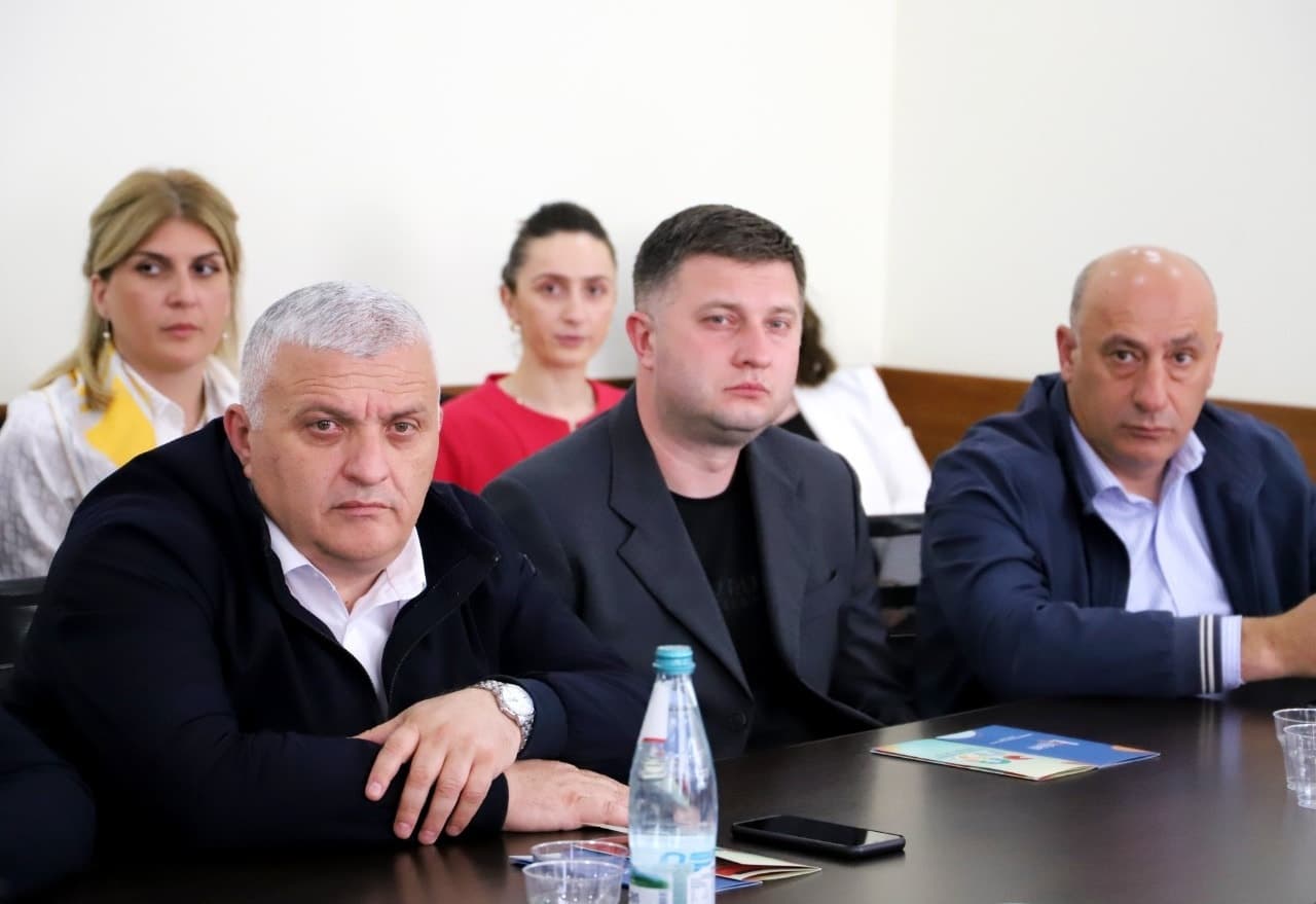 Frontnews image description