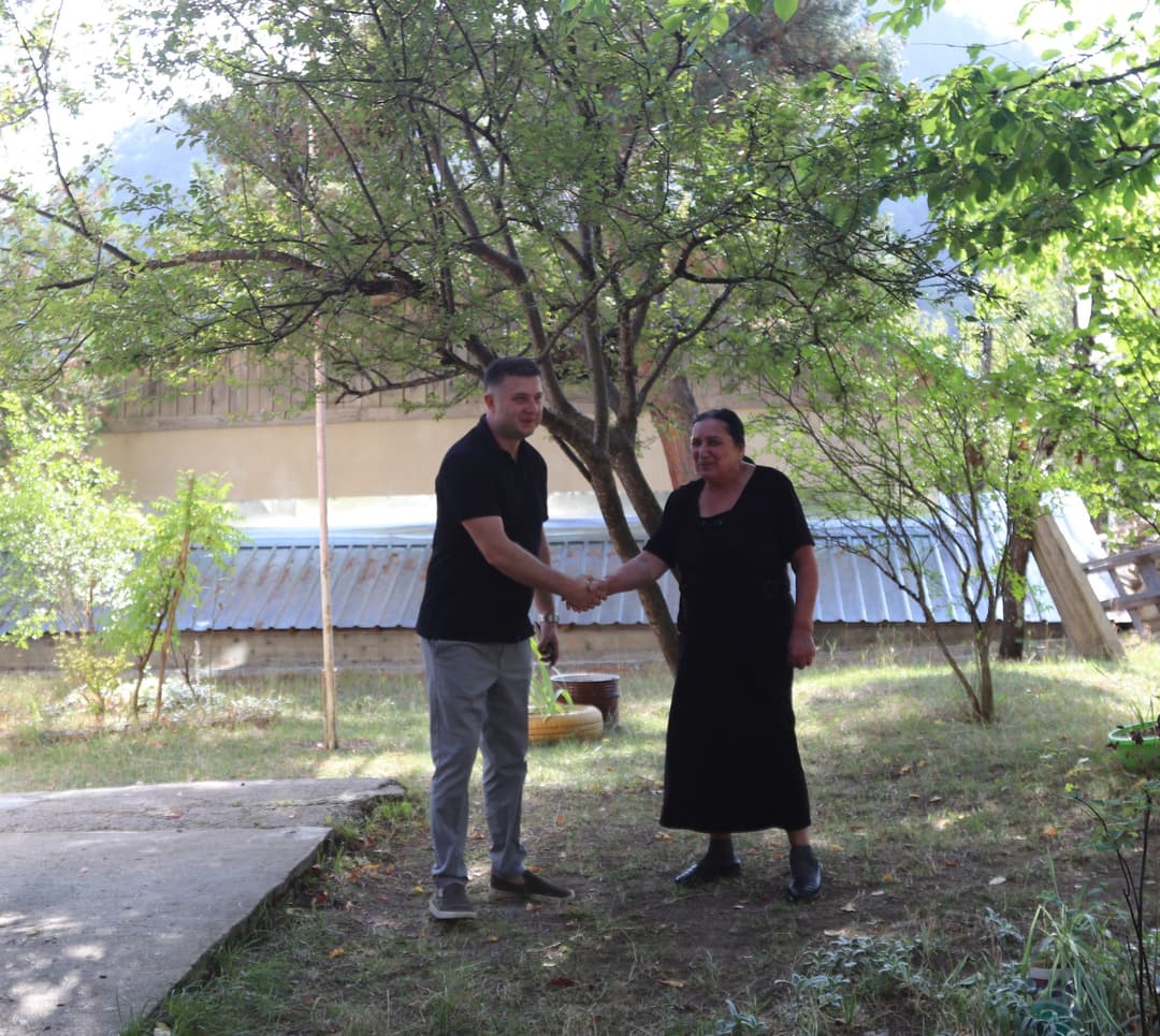 სერგი ხიდეშელმა სოფელ შეუბნის საჯარო სკოლის დასრულებული სარემონტო სამუშაოები დაათვალიერა