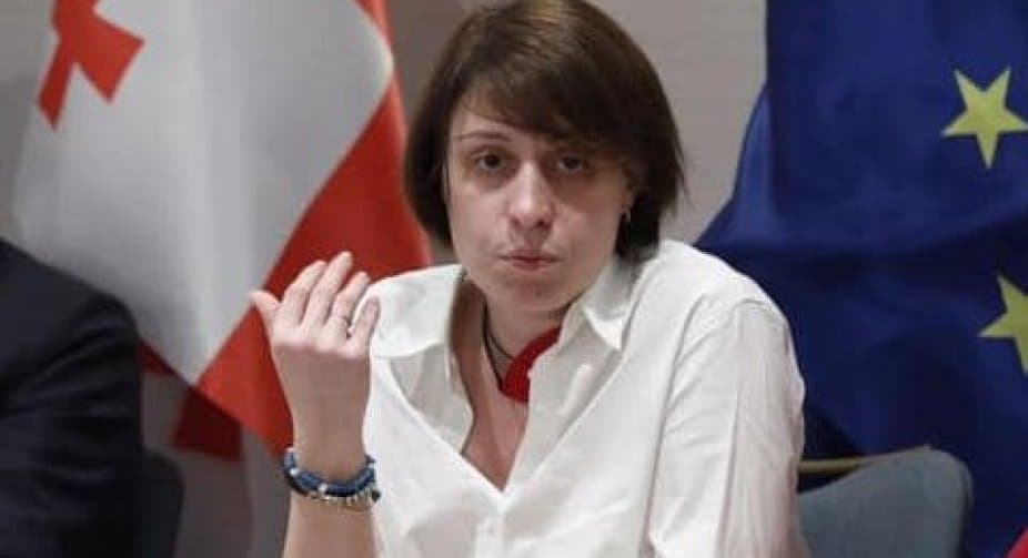 ელენე ხოშტარია – ზელენსკი არ უნდა ჩაერთოს საქართველოს პარლამენტს, მდინარაძეს და პაპუაშვილს არ უნდა ესაუბროს, არასწორია